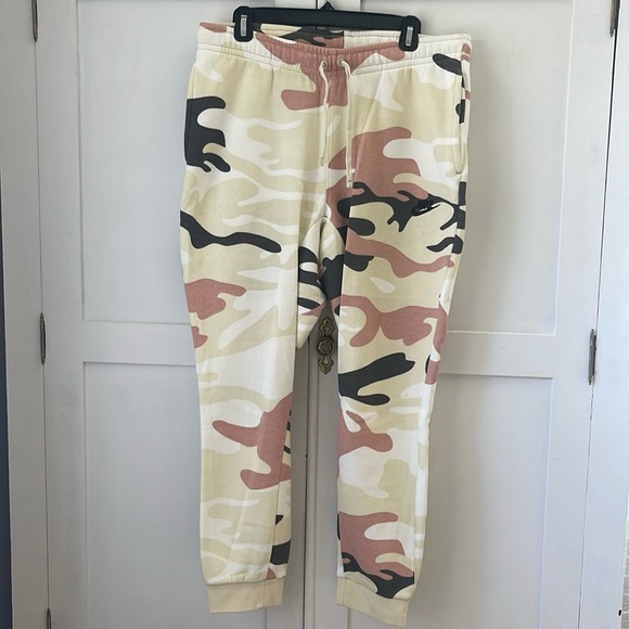 Nike Camo Sweatpants - Picture 2 of 7